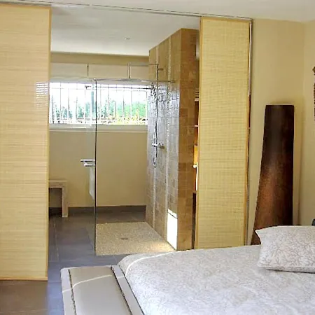 De 3 Chambres Avec Piscine Privee Jardin Clos Et Wifi A Beaucaire * Beaucaire (Gard)